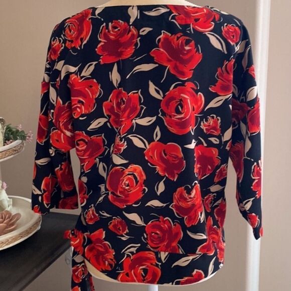 ❤️EUC Floral blouse (size Small)❤️ - Picture 2 of 5